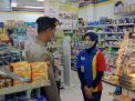 Polsek Krembangan Gelar Patroli Malam di Mini Market, Sampaikan Pesan Waspada Pencurian