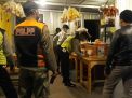Polsek Asemrowo Gelar Operasi PPKM, Sasar Warung-Warung Yang Melanggar Jam Malam