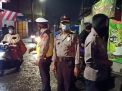 Polsek Asemrowo Laksanakan Operasi PPKM Bersama Linmas di Warkop-Warkop