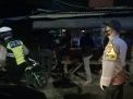 Sasar Sejumlah Warkop, Polsek Asemrowo Laksanakan Operasi Jam Malam