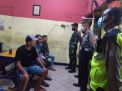 Polsek Krembangan Bersama Koramil Lakukan Razia Jam Malam di Warkop-Warkop