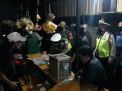 Polsek Asemrowo Bersama Instansi Samping Gelar Operasi PPKM di Warkop-Warkop