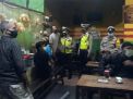 Polsek Asemrowo & Linmas Lakukan Operasi Jam Malam di Sejumlah Warkop
