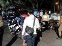 Polsek Kenjeran Gelar Operasi Masker, Sasar Pengunjung Warung & Pengguna Jalan