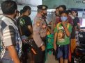 Polsek Semampir Laksankan Operasi Masker di Jalan Karang Tembok Bersama Koramil & satpol PP