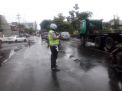 Bantu Kepulangan Pekerja, Satlantas Polres Tanjung Perak Laksanakan Pengaturan Sore
