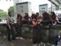 Babinkamtibmas Takal Kedinding Sampaikan Himbauan Keselamatan di Jalan Raya