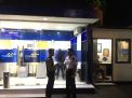 Satsabhara Polres Tanjung Perak Lakukan Patroli Malam di Kantor Bank