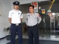 Babinkamtibmas Polsek Semampir Sampaikan Pesan Kamtibmas ke Sekuriti Kantor BNI