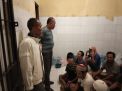 Polsek Asemrowo Cek Rutin Ruang Tahanan Antisipasi Penyelundupan Narkoba