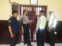 Cegah Tahanan Kabur, Polsek Pabean Cantikan Rutin Lakukan Pengecekan
