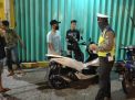 Tegakkan Aturan PSBB, Polsek Pabean Cantikan Bubarkan Kerumunan