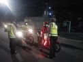 Piket Pospam Polsek Asemrowo Lakukan Penyekatan Kendaraan Dari Luar Kota