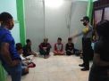 Babinkamtibmas Sidotopo Wetan Amankan Sejumlah Pemuda Berpesta Miras