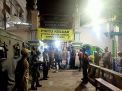 Anggota Pospam Polsek Semampir Lakukan Pemantauan Protokol Kesehatan Pengunjung Wisata Religi Ampel