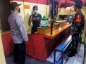 Polsek Krembangan Lakukan Operasi PPKM di Warung-Warung Bareng Anggota Koramil