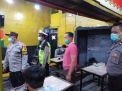 Polsek Krembangan Datangi Warkop-Warkop Terapkan Aturan Jam Malam Dalam Pelaksanaan PPKM