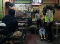 Polsek Asemrowo Bersama Linmas Lakukan Operasi Jam Malam & Penertiban Masker, Sasar Warkop & Warung Makan