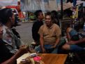 Babinkamtibmas Dupak Sampaikan Waspada Curanmor Ke Pengunjung Warung
