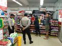Polsek Asemrowo Gelar Patroli Rutin di Mini Market