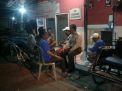 Babinkamtibmas Morokrembangan Sambang Lingkungan Sampaikan Pesan Kamtibmas
