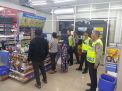 Polsek Asemrowo Gelar Patroli Malam di Mini Market, Antisipasi Kriminalitas