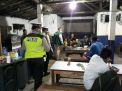 Kanit Intelkam Polsek Asemrowo Pimpin Patroli Malam, Bubarkan Pengunjung Warkop