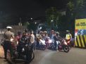 Polsek Asemrowo Lakukan Penyekatan Kendaraan Dalam Rangka Penerapan PSBB di Pospam Dupak Rukun