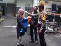 Personil Piket Pospam Polsek Pabean Cantikan Periksa Suhu Badan Penumpang Kereta Api