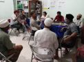 Panit Binmas Polsek Asemrowo Berikan Arahan Ke Anggota Tim Relawan Kampung Tangguh