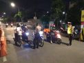 Personil Pospam Asemrowo Gelar Penyekatan Kendaraan Dari Luar Kota