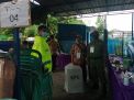 Babinkamtibmas Tambak Wedi Kawal Distribusi Kotak Suara Ke TPS