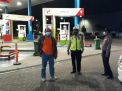 Polsek Asemrowo Lakukan Patroli Malam di SPBU, Sampaikan Himbauan Waspada Kerawanan