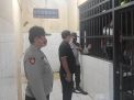 Cegah Tahanan Melarikan Diri & Antisipasi Barang Terlarang, Polsek Kenjeran Lakukan Pengecekan Rutin