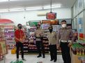 Polsek Kenjeran Gelar Patroli Malam di Mini Market, Sampaikan Himbauan Waspada Uang Palsu