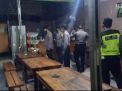 Polsek Asemrowo Lakukan Operasi PPKM di Warkop-Warkop