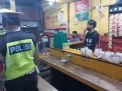 Polsek Krembangan Lakukan Operasi Jam Malam di Warung-Warung Sepanjang Jalan Gresik