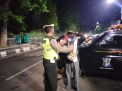 Polsek Semampir Gelar Operasi Penertiban Masker & Jam Malam, Sasar Warung & Pengguna Jalan