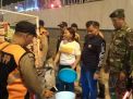 Polres Tanjung Perak Bersama TNI & Satpol PP Lakukan Razia Warung di Jembatan Suramadu