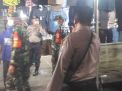 Gelar Operasi Penertiban Masker, Polsek Krembangan Sambang Pasar Malam & Warkop