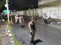 Panit Binmas Polsek Kenjeran Pimpin Operasi Penertiban Masker di Depan Kantor Kecamatan Bulak