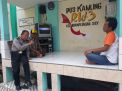 Babinkamtibmas Bongkaran Titip Pesan Keselamatan Kepada Penarik Becak