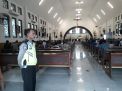 Polsek Krembangan Amankan Kebaktian Rutin di Gereja Santo Mikael
