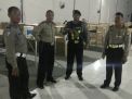 Satsabhara Polres Tanjung Perak Pantau Pengerjaan Pelipatan Kertas Surat Suara