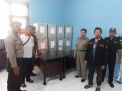Babinkamtibmas Perak Barat Ikut Mengecek Kondisi Bilik & Kotak Suara