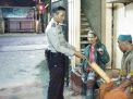 Panit Binmas Polsek Asemrowo Sambang Pos Kamling, Titip Pesan Kamtibmas
