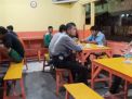 Babinkamtibmas Sidotopo Patroli Malam di Warkop Giras, Antisipasi 3C