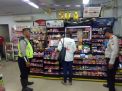 Antisipasi 3C, Unit Lantas & Unit Sabhara Polsek Asemrowo Gelar Patroli Malam di Mini Market