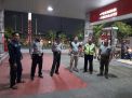 Polsek Asemrowo Gelar Patroli Malam di SPBU, Sampaikan Waspada Uang Palsu