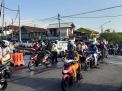 Unit Lantas Polsek Asemrowo Gelar Pengaturan Pagi Bantu Keberangkatan Pekerja